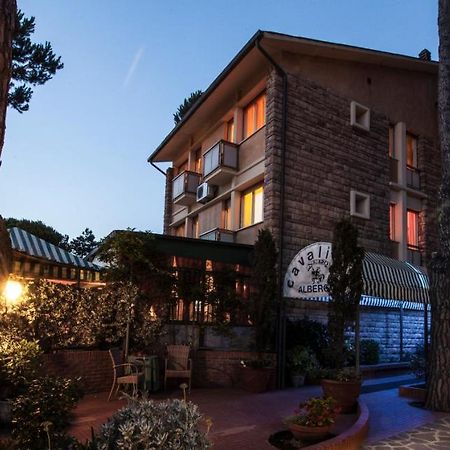 Hotel Il Cavaliere Nero Tirrenia Buitenkant foto