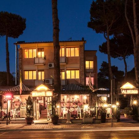 Hotel Il Cavaliere Nero Tirrenia Buitenkant foto