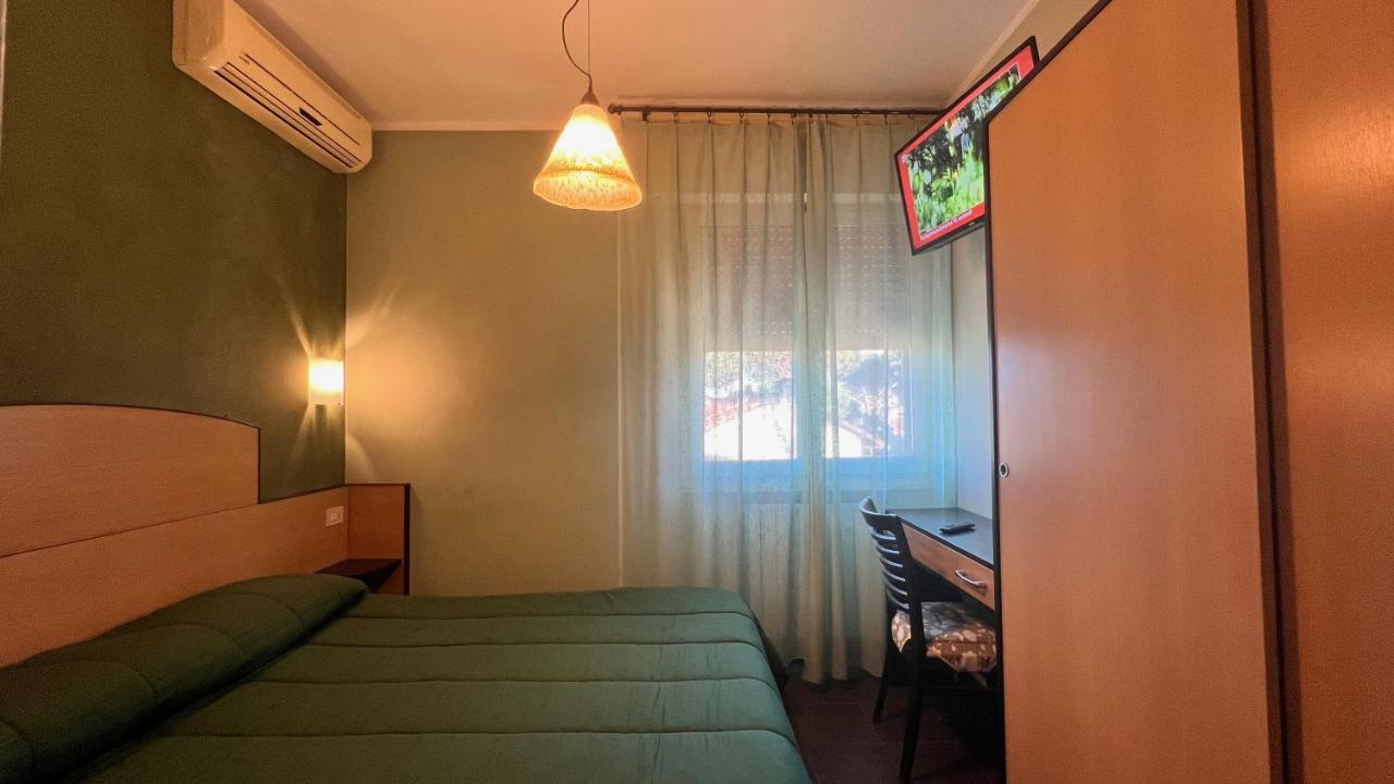 Hotel Il Cavaliere Nero Tirrenia Buitenkant foto