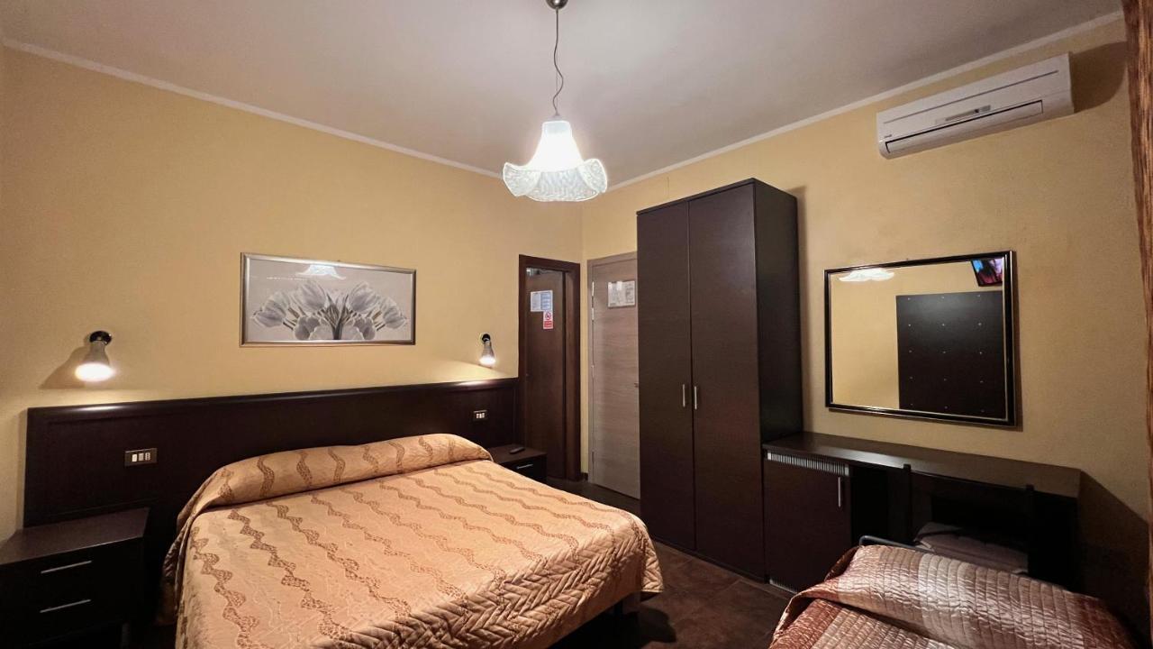 Hotel Il Cavaliere Nero Tirrenia Buitenkant foto