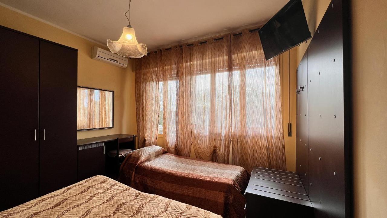 Hotel Il Cavaliere Nero Tirrenia Buitenkant foto