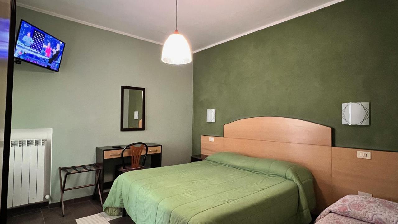 Hotel Il Cavaliere Nero Tirrenia Buitenkant foto