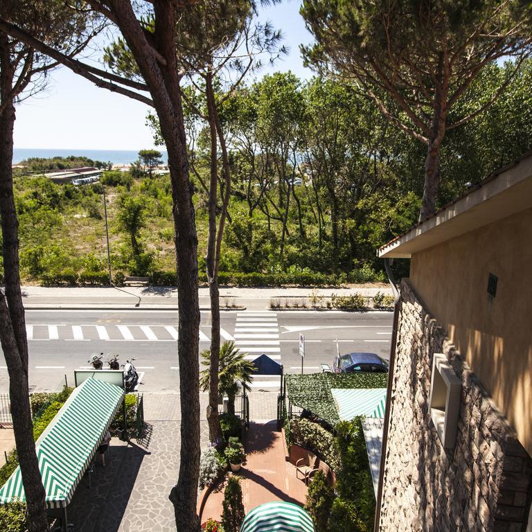 Hotel Il Cavaliere Nero Tirrenia Buitenkant foto