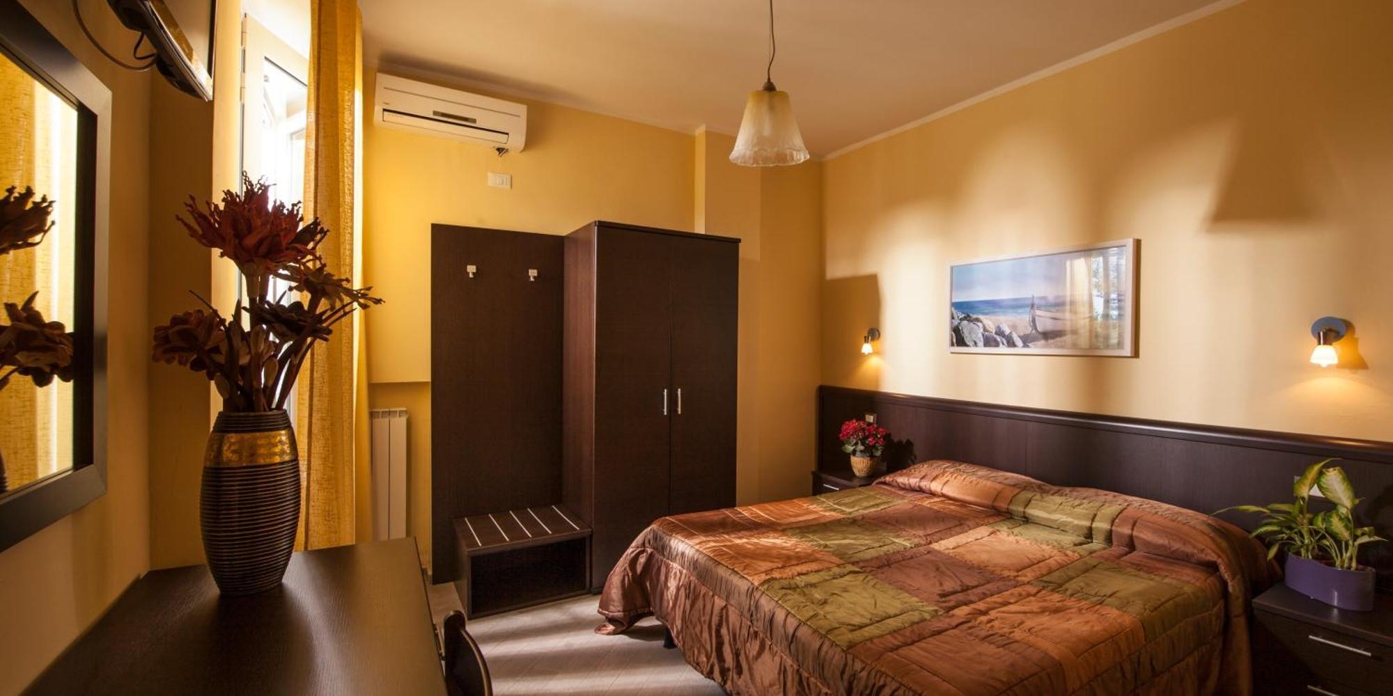 Hotel Il Cavaliere Nero Tirrenia Buitenkant foto