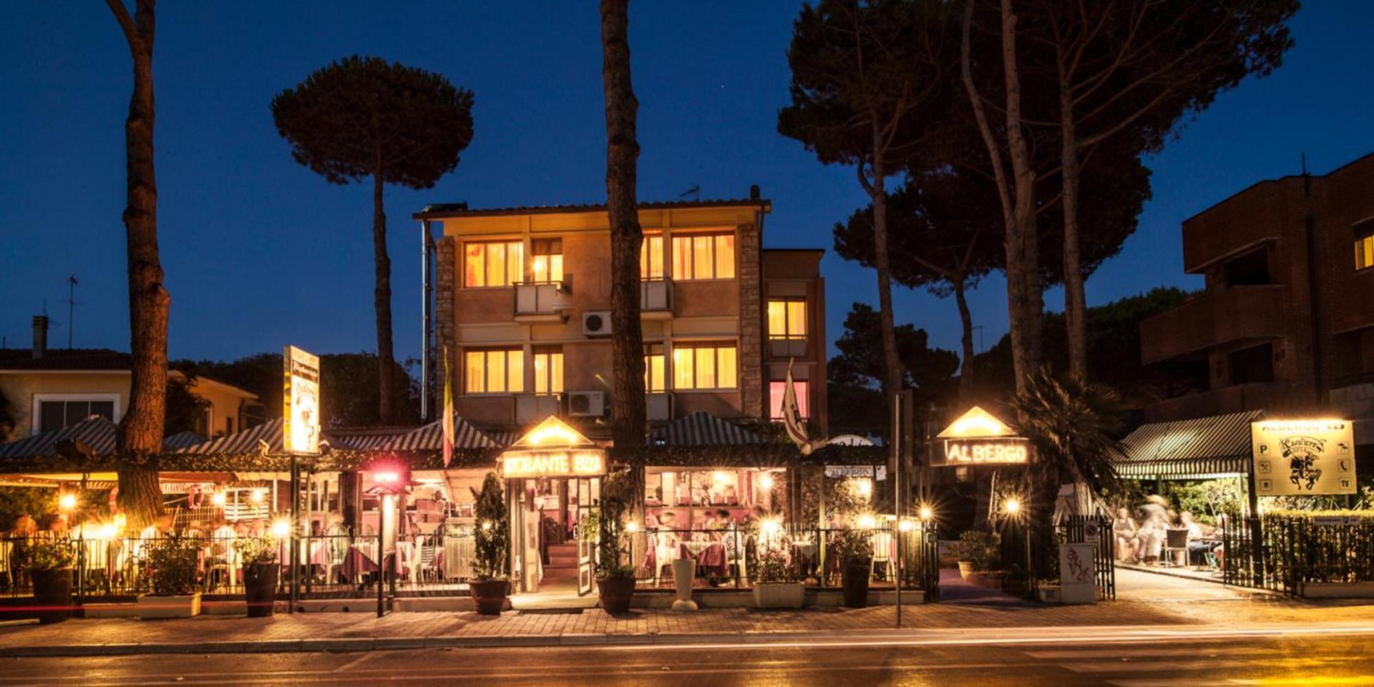 Hotel Il Cavaliere Nero Tirrenia Buitenkant foto