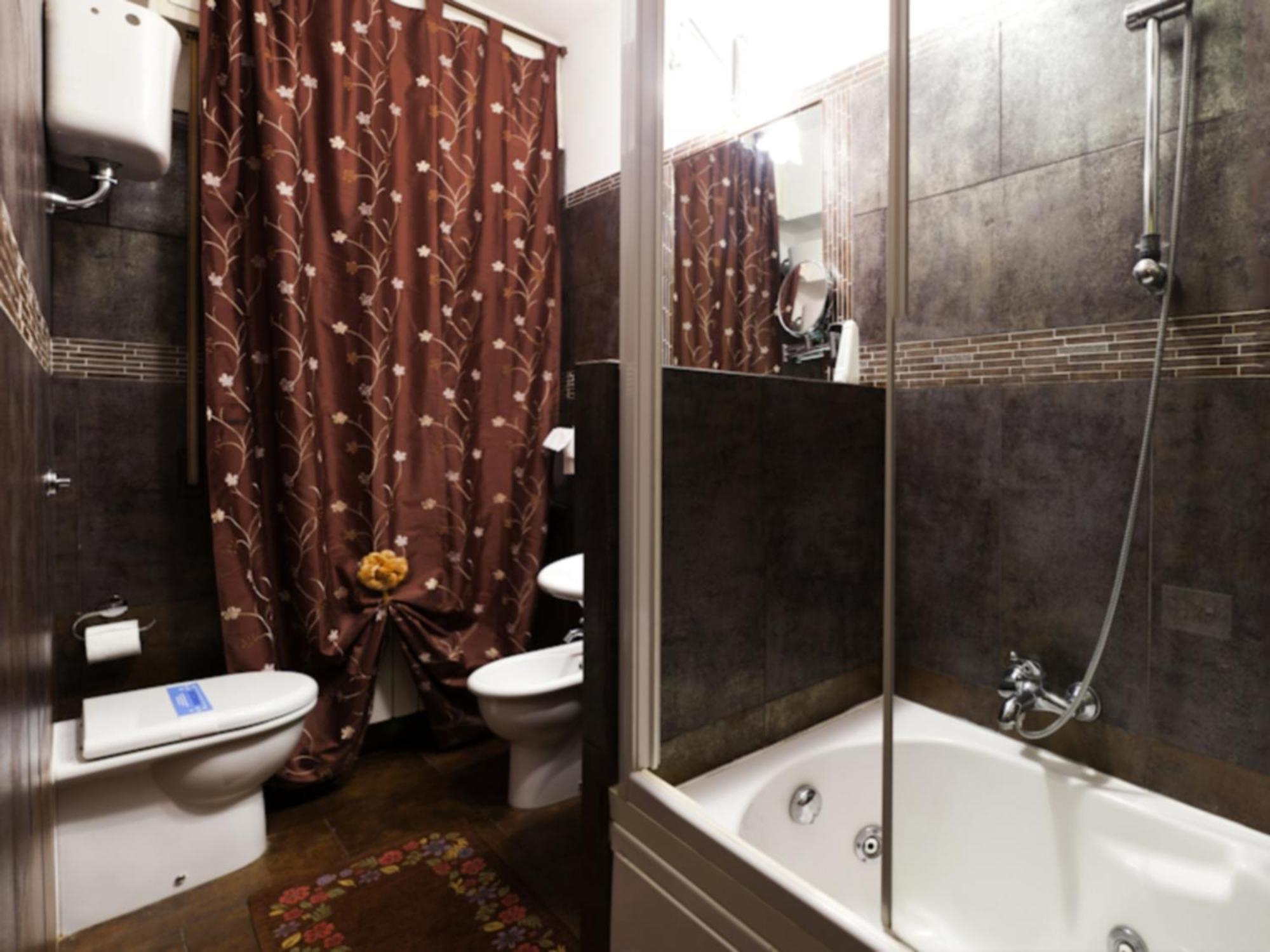Hotel Il Cavaliere Nero Tirrenia Buitenkant foto