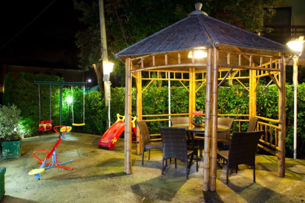 Hotel Il Cavaliere Nero Tirrenia Buitenkant foto
